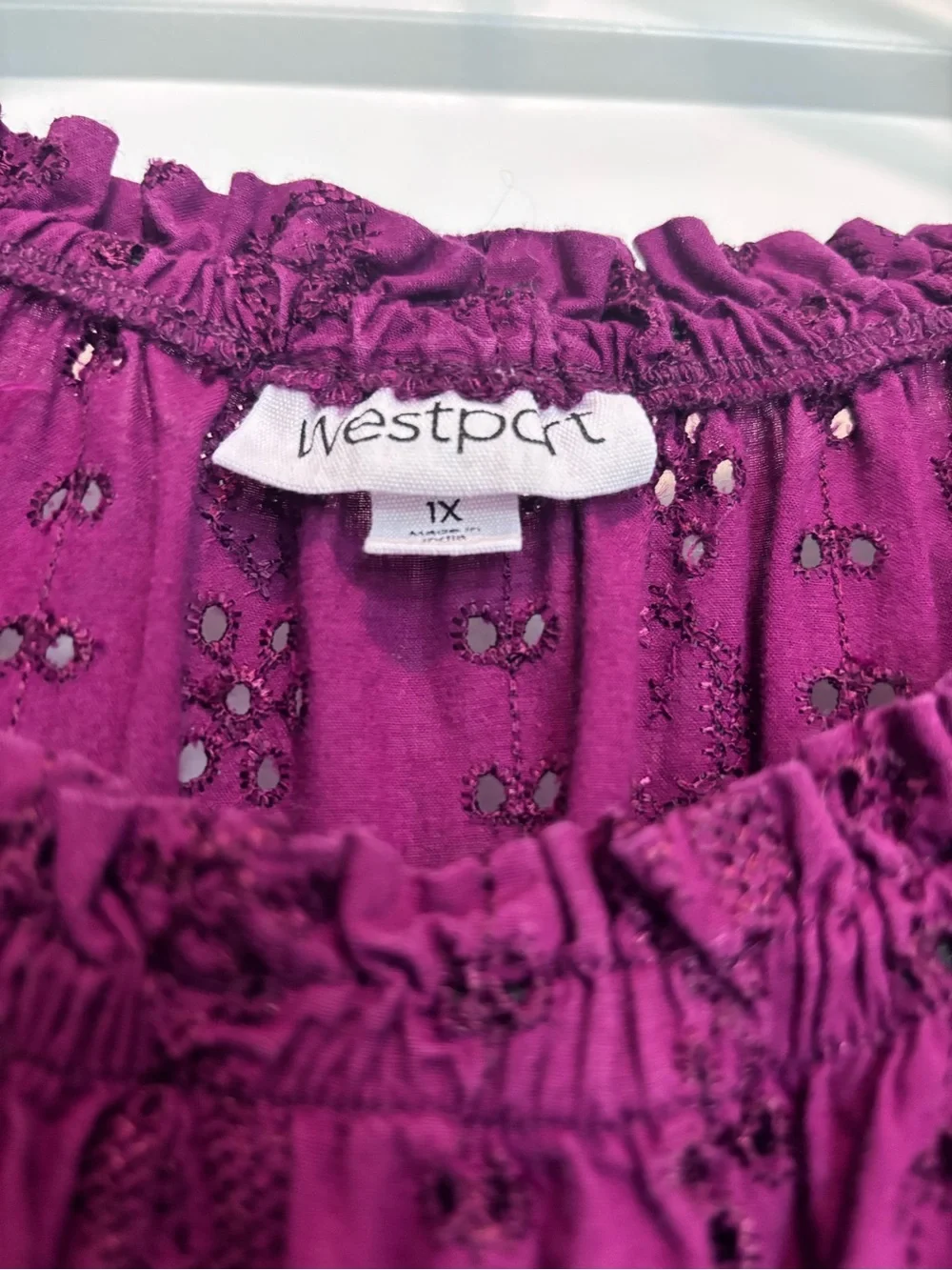 Westport 3/4 sleeve Women's Magenta Eyelet Peasant Top - Picture 3 of 4